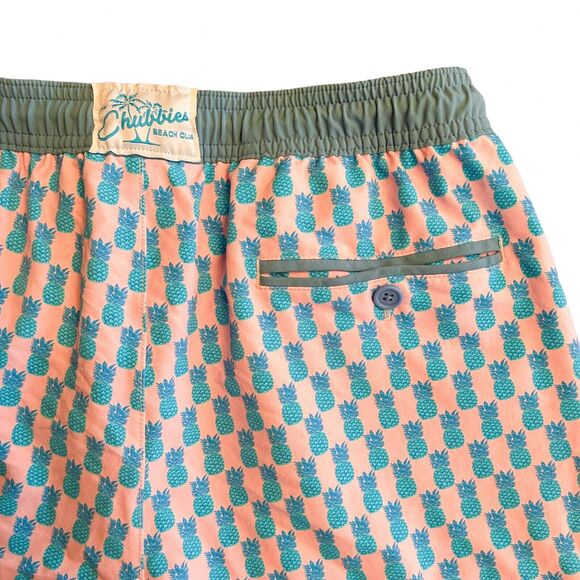 Chubbies Beach Club Men's Large Inseam 5.5" Pink & Blue Small Print Pineapples - Picture 3 of 9